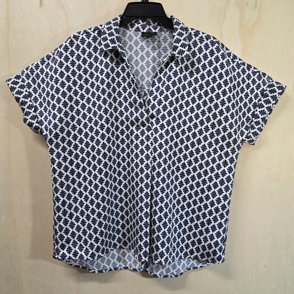 J. Jill Wearever Navy Blue White Geometric Leaf Print Button Back Blouse Small